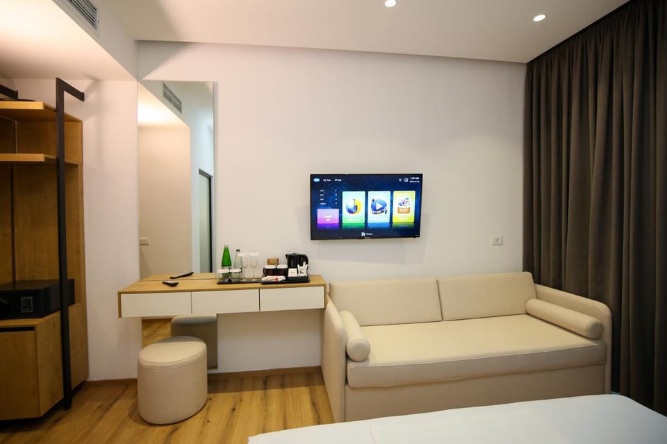 Bed, TV and multimedia, Living room, Bedroom