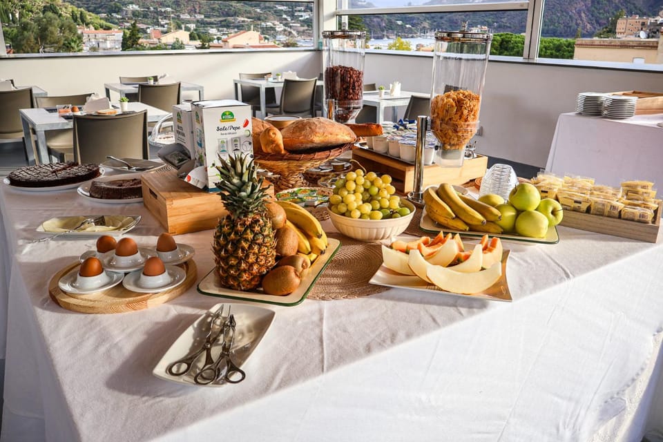 Food and drinks, Food and drinks, Continental breakfast, Buffet breakfast