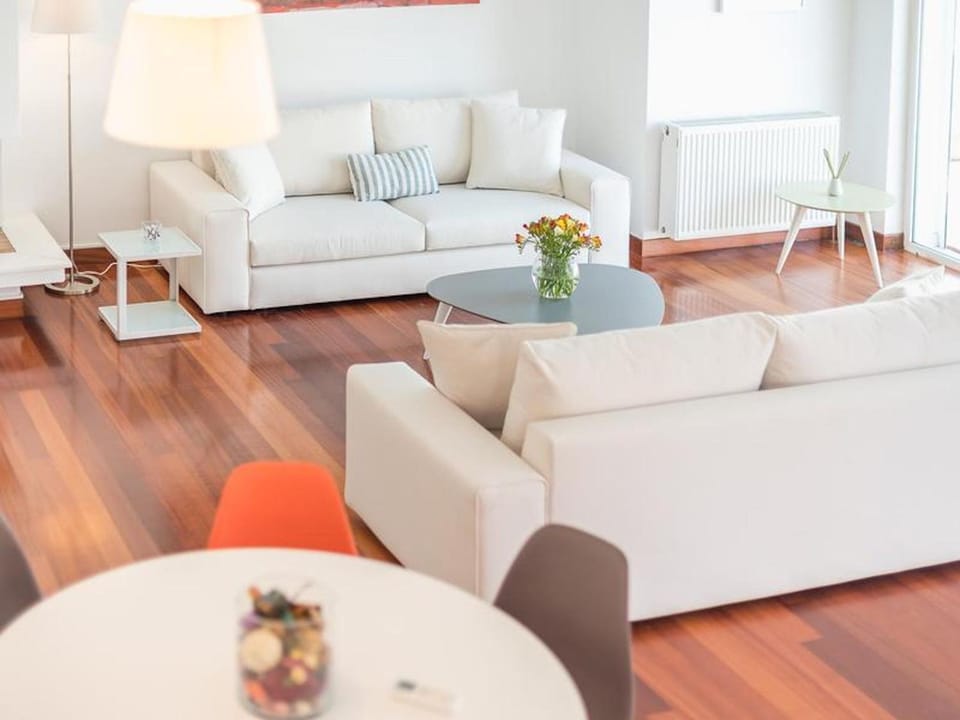 Restaurant/places to eat, Living room, Seating area