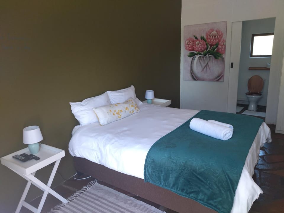 Serenity Cove-The Protea Room Bed and Breakfast in Port Elizabeth