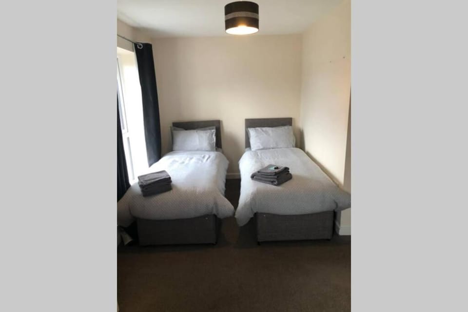 Dudley House **Staycation & Contractors** Sleeps 7 House in England
