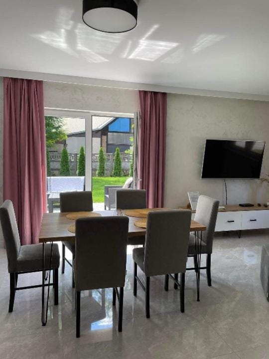 TV and multimedia, Living room, Seating area, Dining area, Evening entertainment