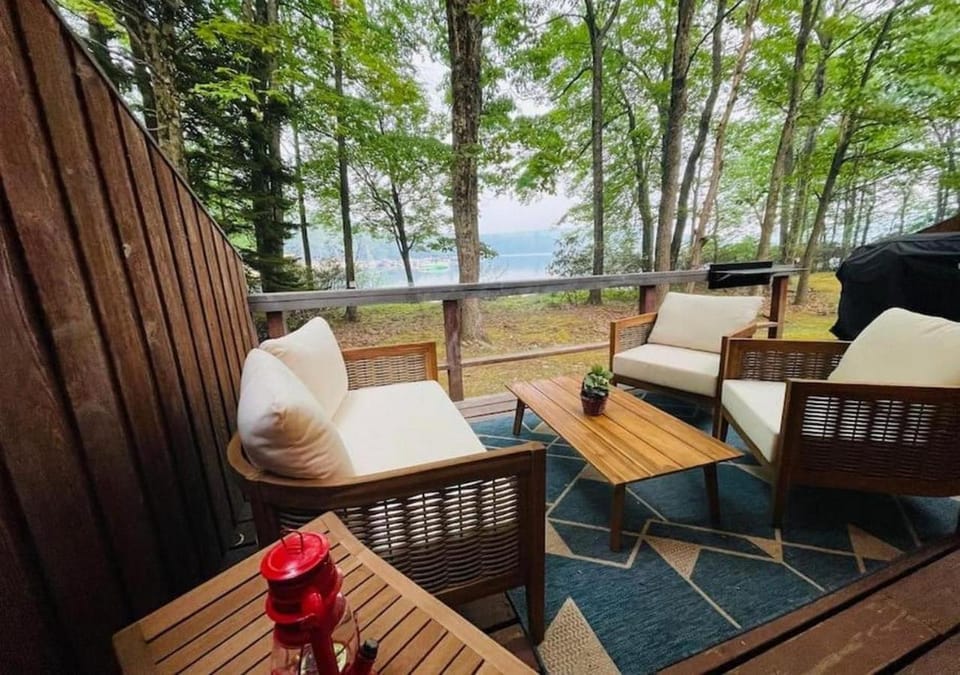 Property building, Patio, Natural landscape, View (from property/room), Balcony/Terrace, Seating area