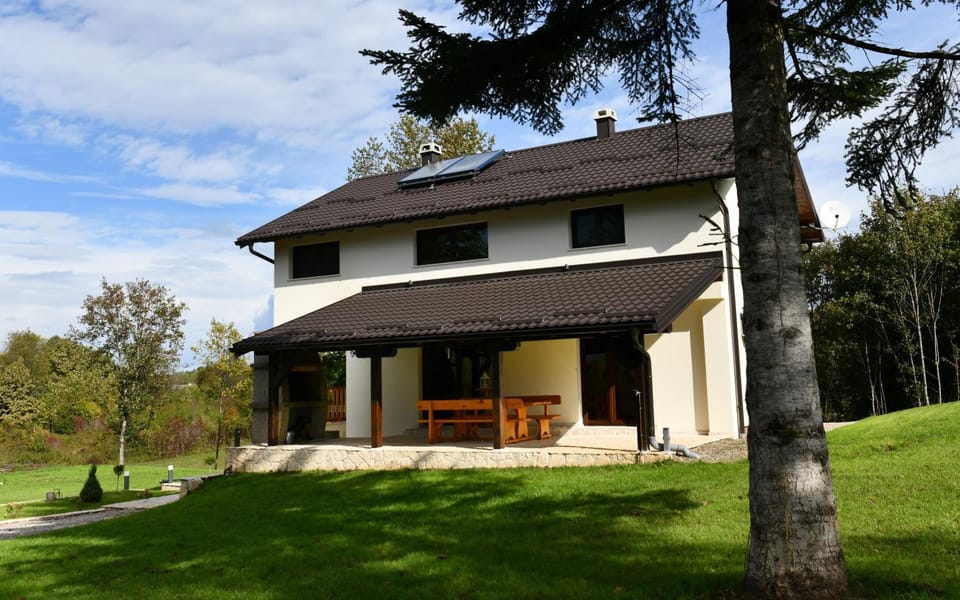 Property building, Day, Natural landscape, Garden, Garden view