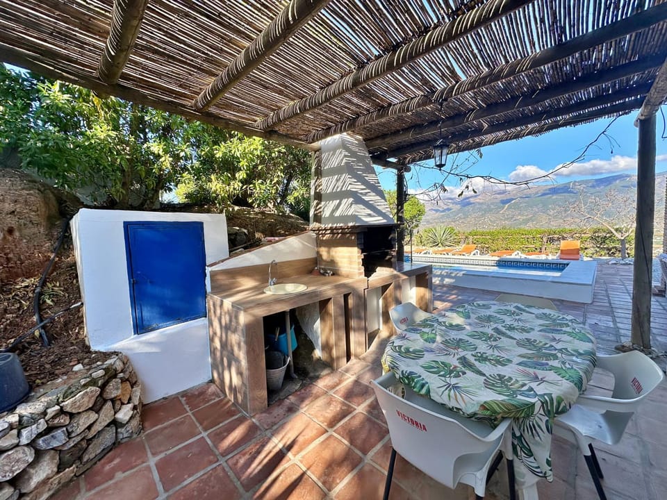 Casa Rural Liviana, Piscina Barbacoa y preciosas vistas Málaga by AndaraHolidays Villa in Axarquía