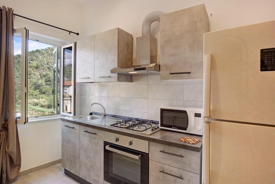 Kitchen or kitchenette, Living room