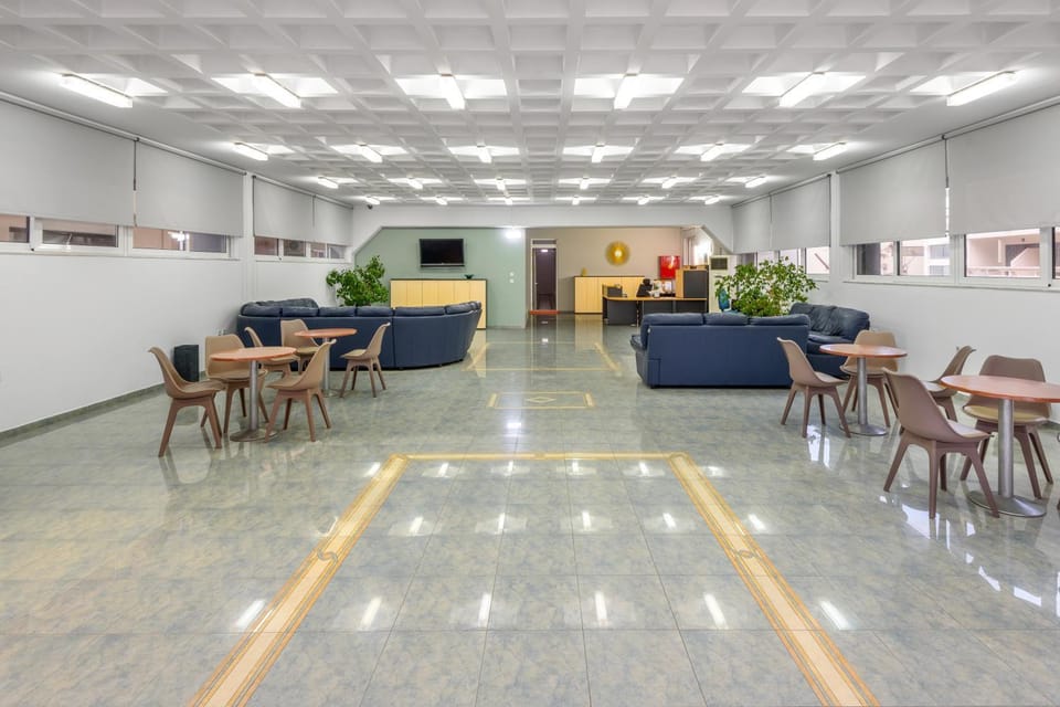 Communal lounge/ TV room