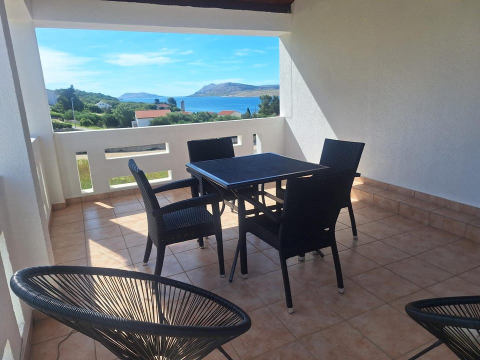 Apartments Donadic I, Caska Apartment in Novalja