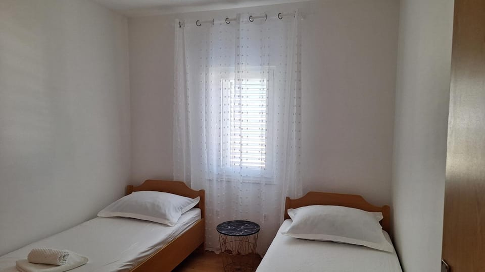 Apartments Donadic I, Caska Apartment in Novalja