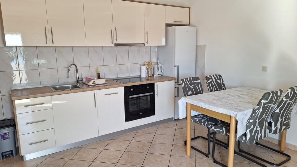 Apartments Donadic I, Caska Apartment in Novalja