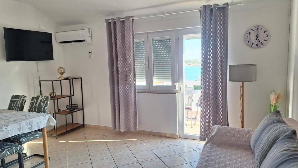 Apartments Donadic I, Caska Apartment in Novalja