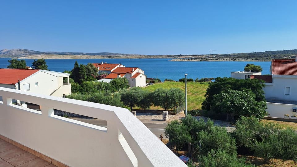 Apartments Donadic I, Caska Apartment in Novalja