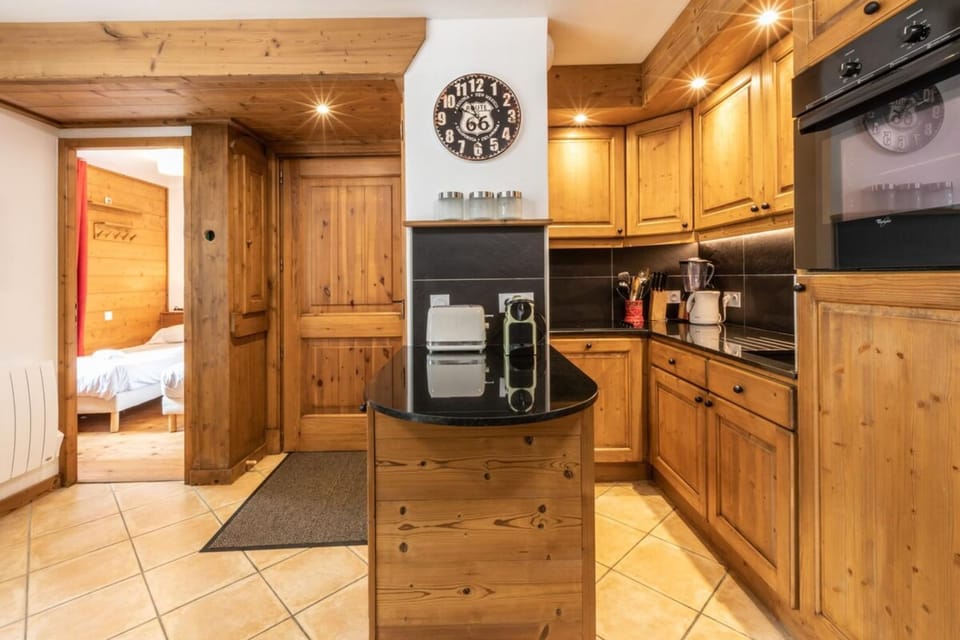 Villa Vallet- Newly renovated 2 bedroom nestled just off the main street Apartment in Chamonix