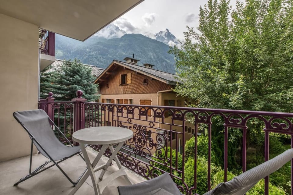 Villa Vallet- Newly renovated 2 bedroom nestled just off the main street Apartment in Chamonix