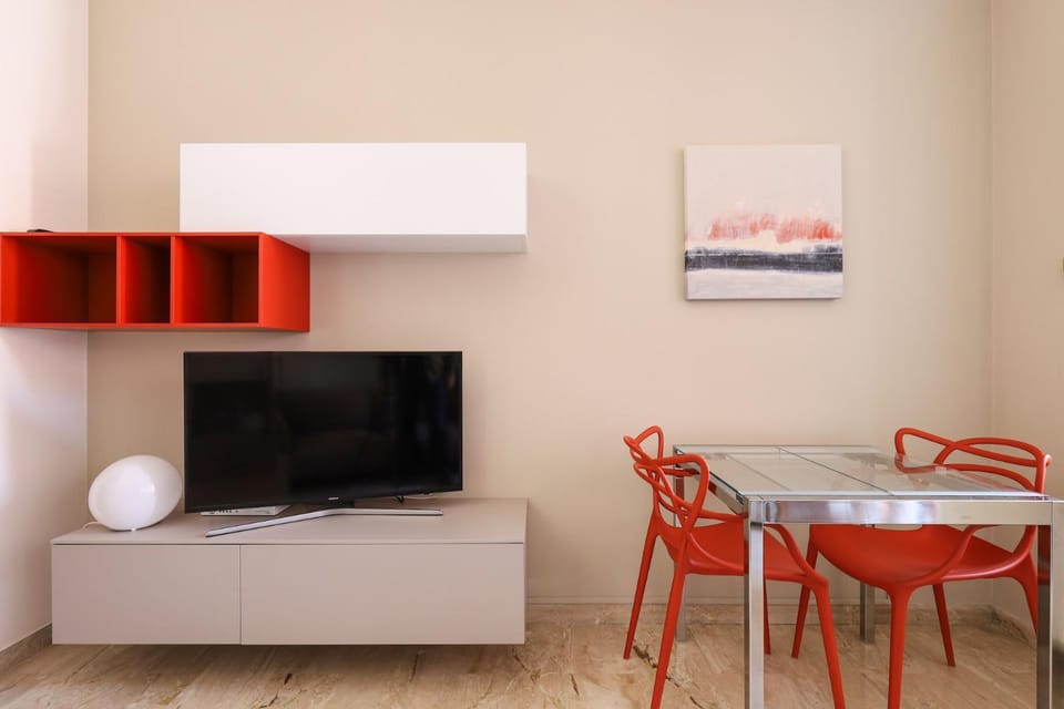 Communal lounge/ TV room, TV and multimedia, Dining area