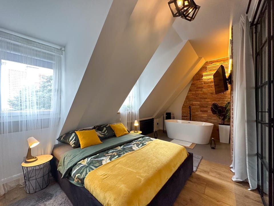 Bed, Seating area, Bedroom