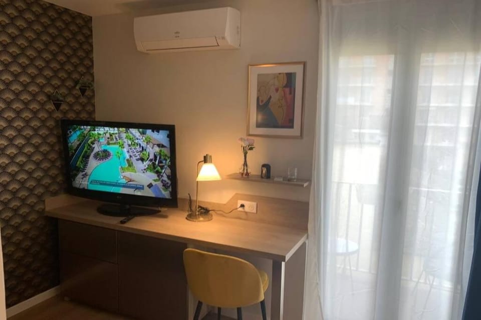 TV and multimedia, air conditioner
