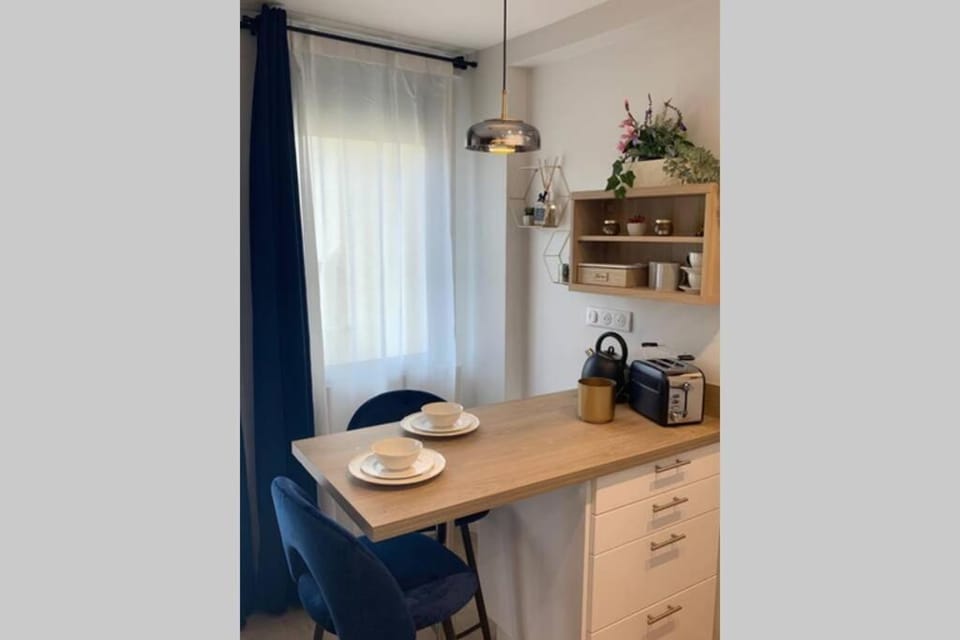 Coffee/tea facilities, Dining area