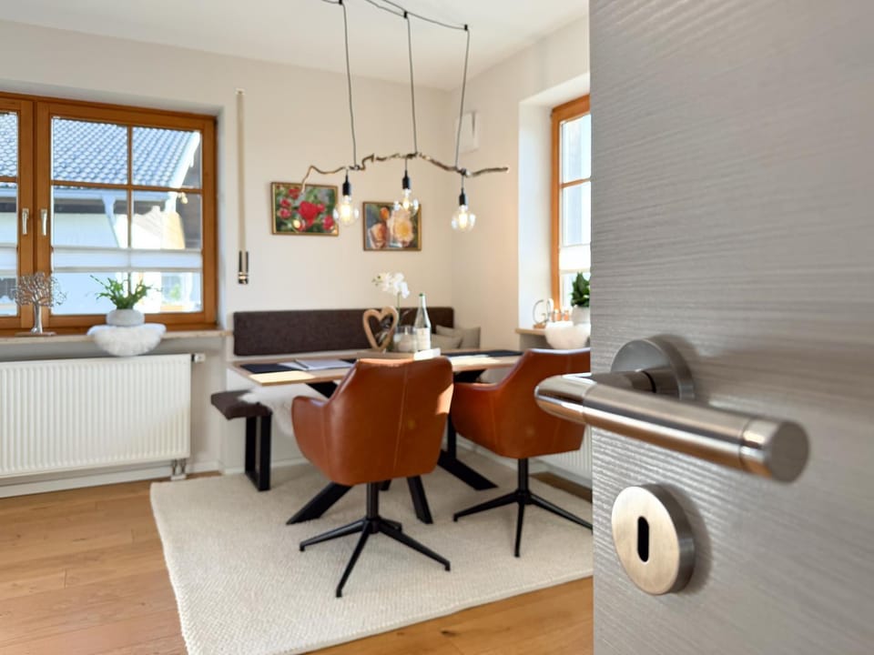Living room, Dining area, Food