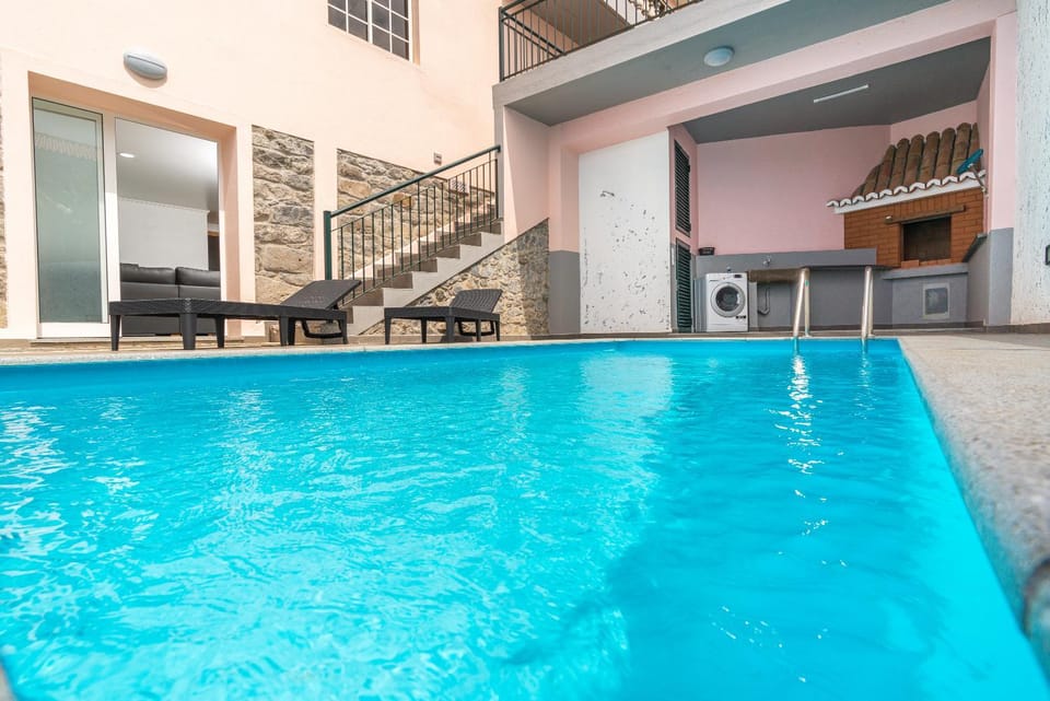 BBQ facilities, Swimming pool