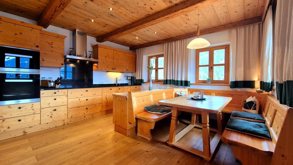 Kitchen or kitchenette, Dining area, Communal kitchen, kitchen