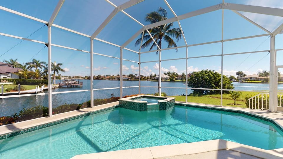 Luxury Rental Walkable To Beach With Wide Water Views I Pet Friendly House in Marco Island