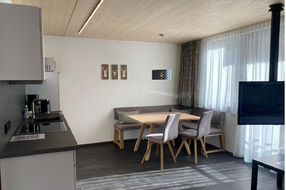 Dining area, kitchen