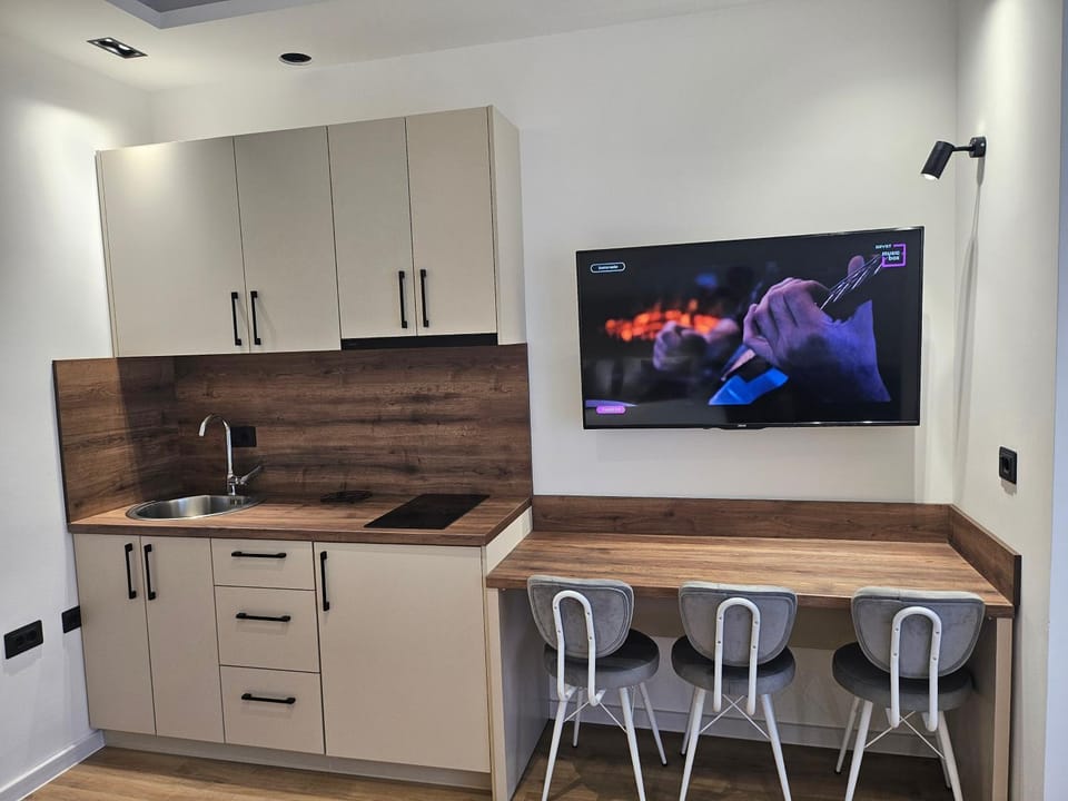 TV and multimedia, Kitchen or kitchenette, stove