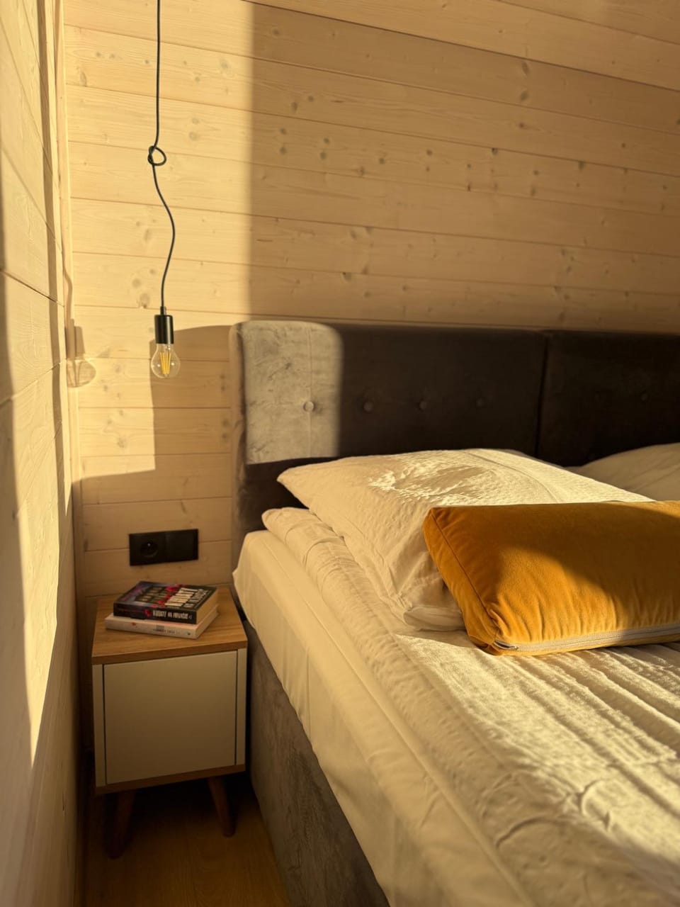 Bed, Bedroom, Garden view, heating, heating
