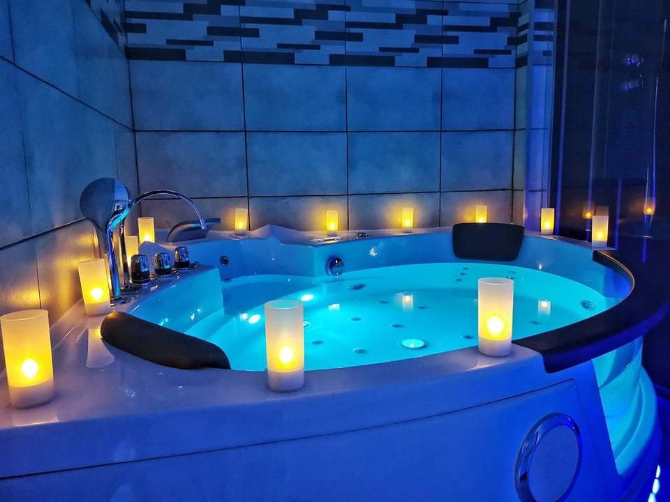Bathroom, Spa and wellness centre/facilities