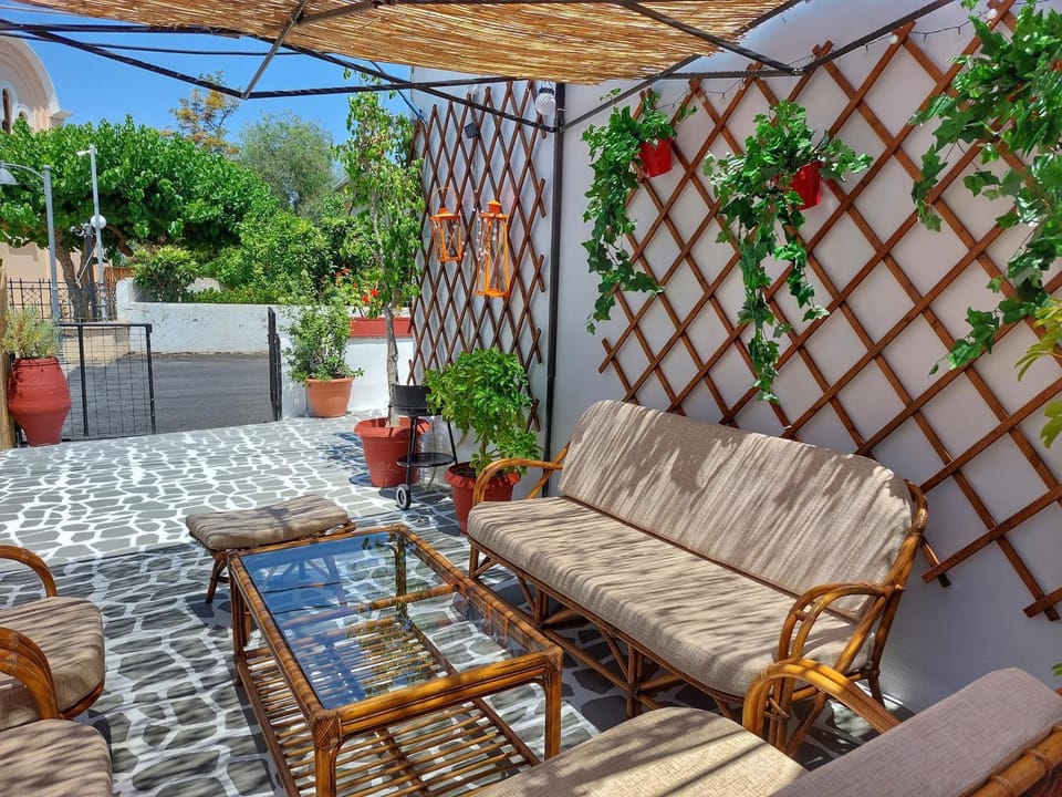 Eva's House, Cozy Apartment in Traditional Village House in Crete