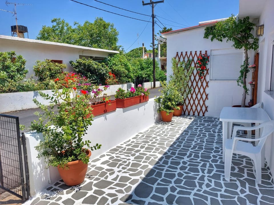 Eva's House, Cozy Apartment in Traditional Village House in Crete