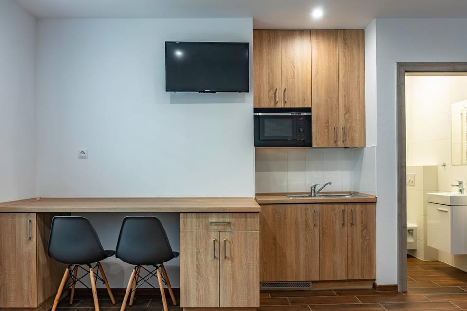 Kitchen or kitchenette, oven
