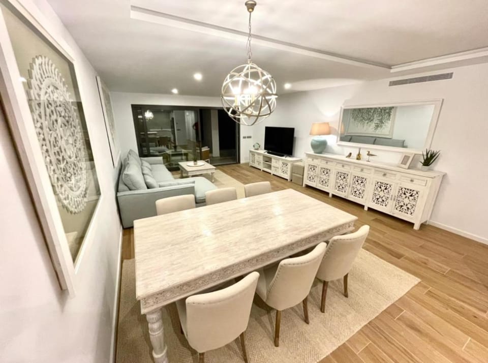 Living room, Dining area