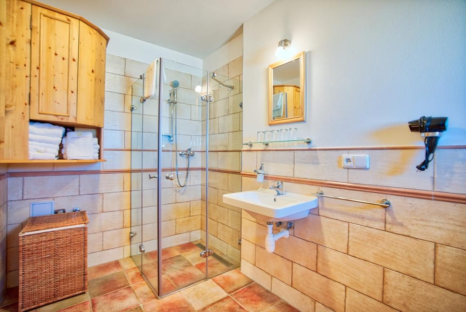 Shower, Bathroom, towels