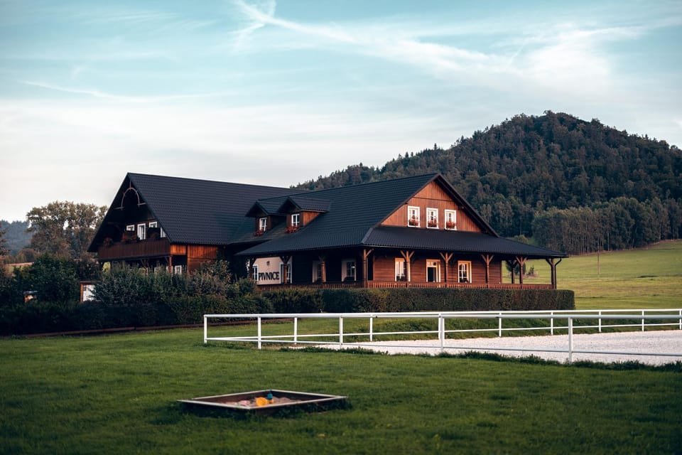 Restaurant/places to eat, Natural landscape, Mountain view