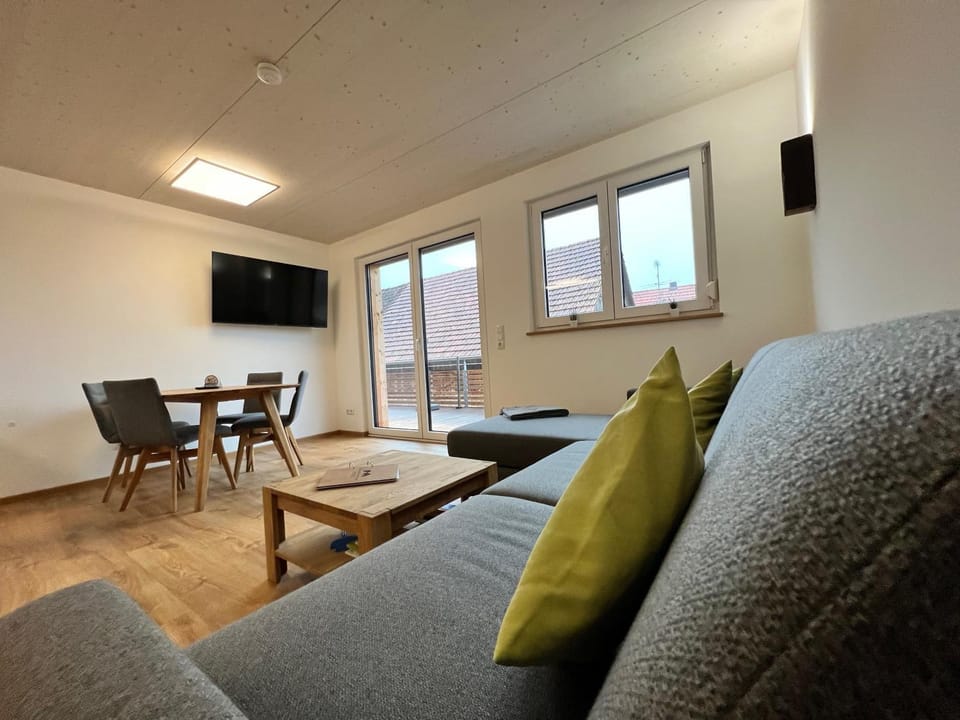 TV and multimedia, Living room, Seating area, Evening entertainment