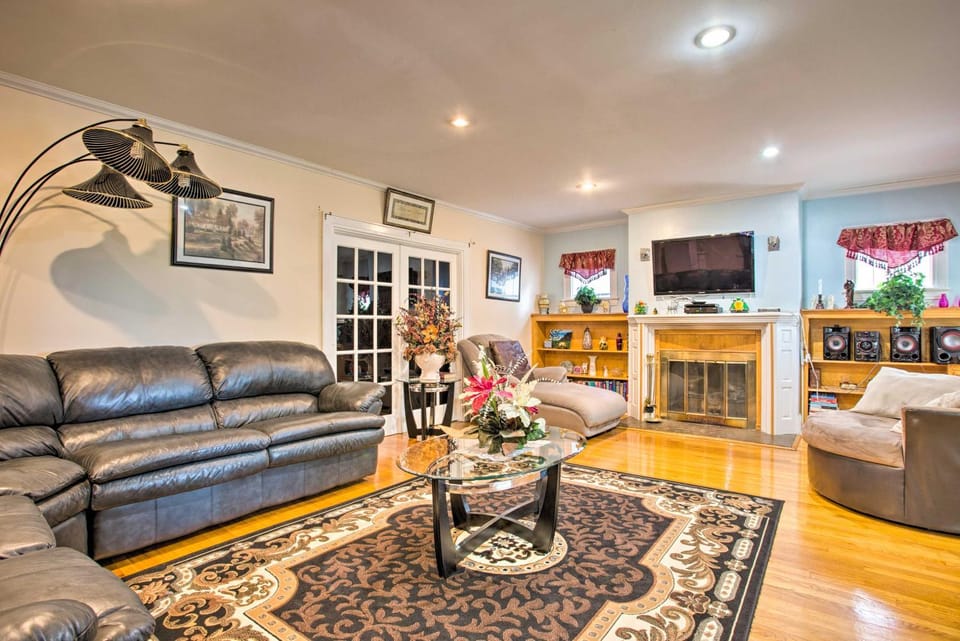 Charming Yonkers Retreat - 10 Mi to Central Park! House in Yonkers