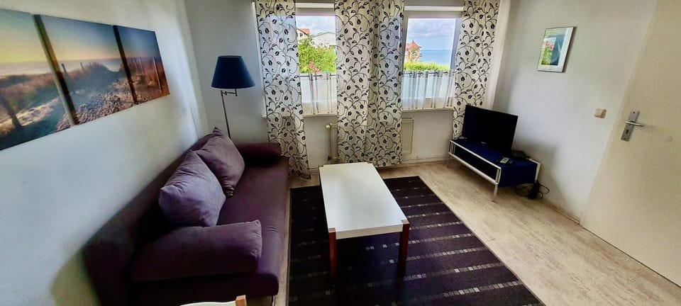 Living room, Photo of the whole room, Seating area