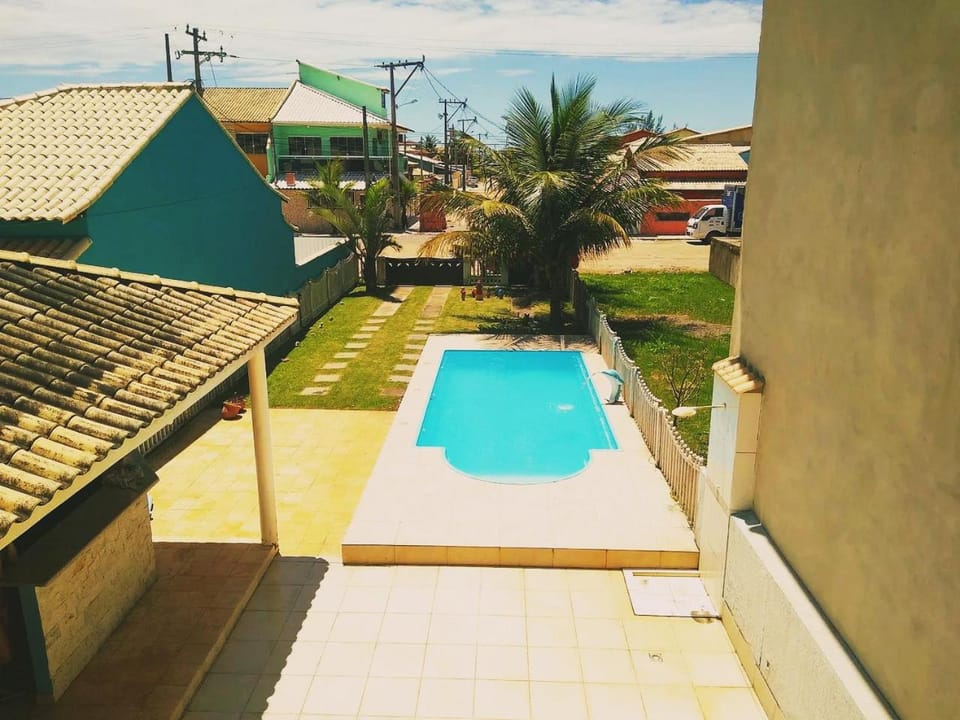 Casa com 3 suítes em Cabo Frio com piscina há poucos passos do Mar! House in Cabo Frio
