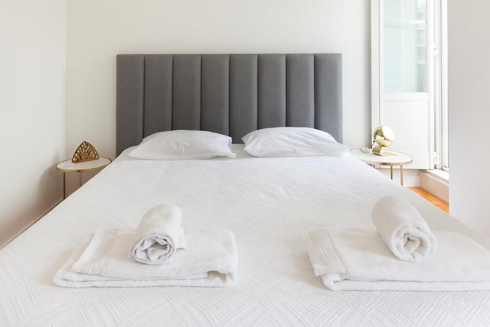 Room With Private Bathroom -Alcantara Bed and Breakfast in Lisbon
