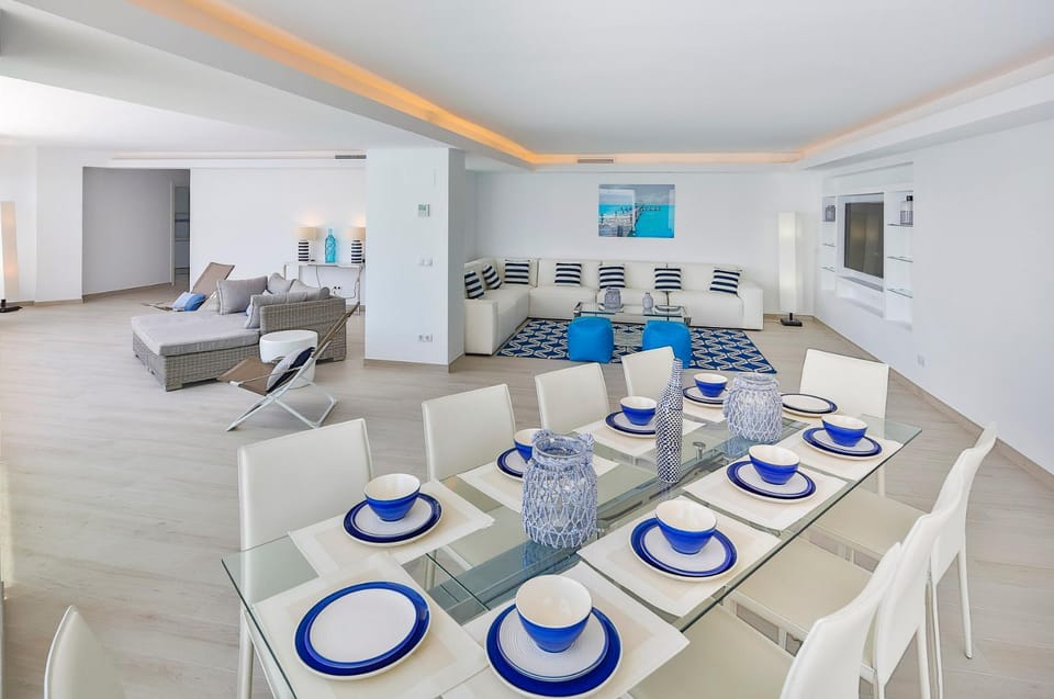 Puerto Banus Frontline 5 Beds Spectacular Apartment Apartment in Marbella