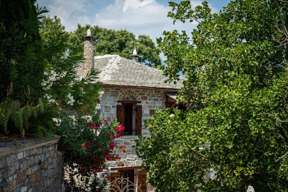 Property building, Facade/entrance, Garden, Garden, Garden view
