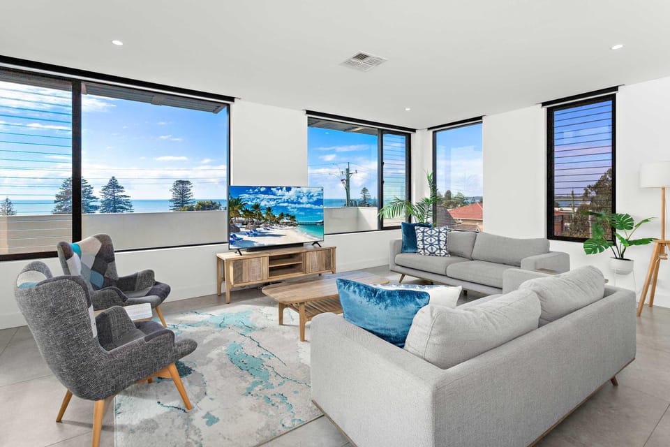 TV and multimedia, View (from property/room), Living room, Seating area, Sea view