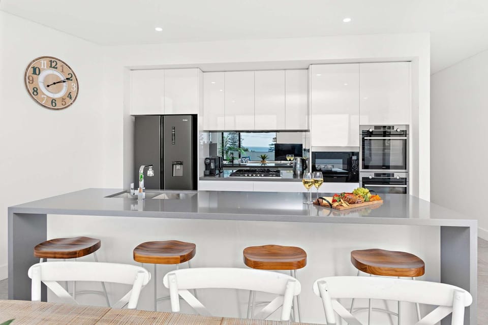Kitchen or kitchenette, Dining area, oven, stove, toaster