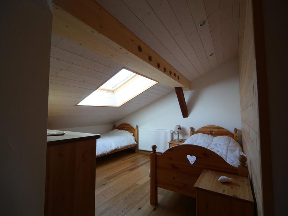 Ferme rénovée 12 pers, 450m des pistes, navette gratuite, balcon S-O, parking, WIFI - FR-1-572-23 Apartment in Arâches-la-Frasse
