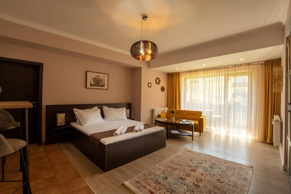Bed, Photo of the whole room, Seating area