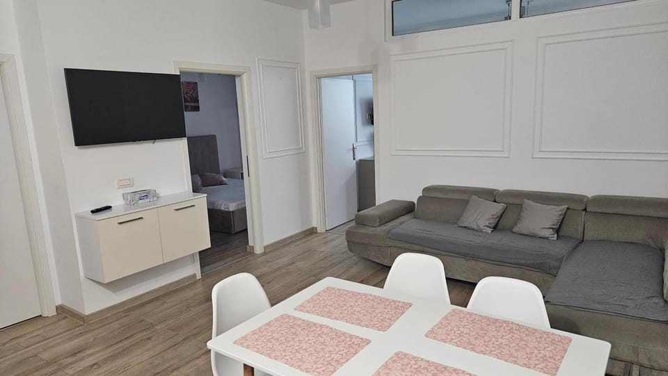 Ilinca Apart- Promenada Mamaia Nord Apartment in Constanța County