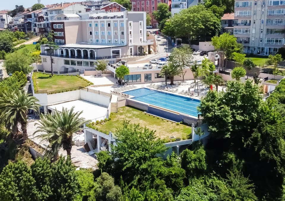 Property building, Pool view