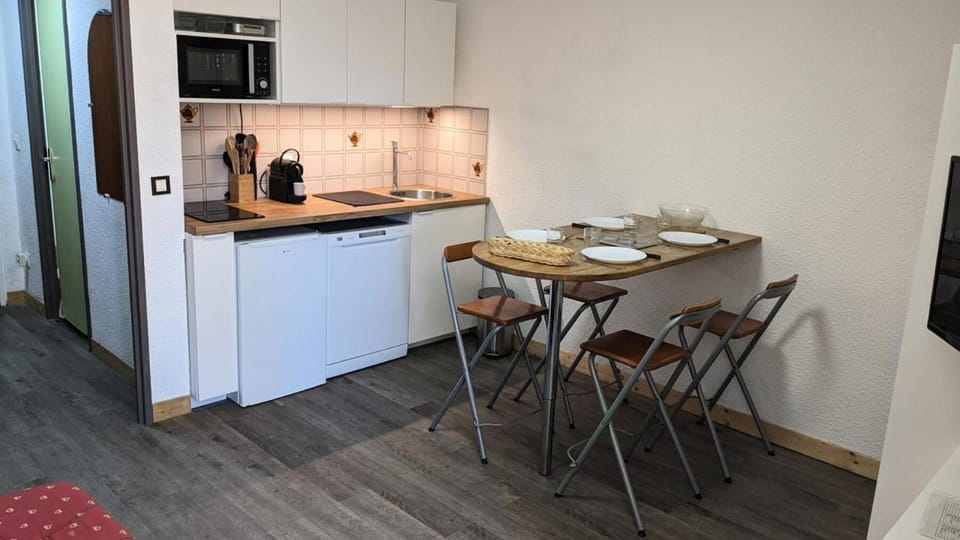 Résidence Rond-point-pistes Ii - Mini studio 4 pers N° 48B au rond point des pistes avec WIFI MAE-7394 Apartment in Provence-Alpes-Côte d'Azur